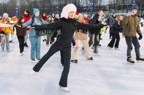 Москвичей приглашают на лед: мастер-классы с фигуристами и массовые тренировки пройдут на катках столицы. Фото: пресс-служба Департамента спорта города Москвы