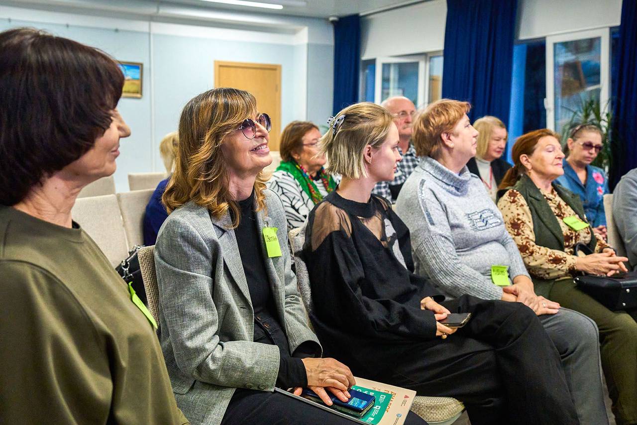 Записаться на занятия можно онлайн на портале mos.ru или лично в любом центре московского долголетия. Фото: пресс-служба Департамента труда и социальной защиты населения города Москвы