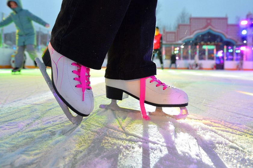Горожанам также напомнили, что для их занятого досуга на территории Южного административного округа оборудовали масштабные ледовые катки. Фото: пресс-служба Департамента торговли и услуг города Москвы