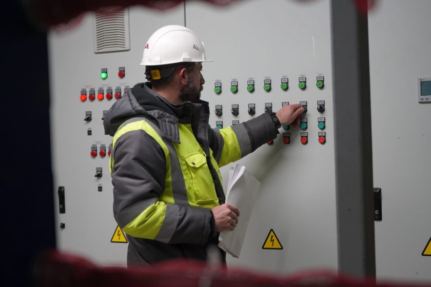 В ведомстве также пояснили, что максимальная мощность присоединенных энергопринимающих устройств будет равна почти 9 тысячам киловатт, а также будет иметь третью категорию надежности. Фото: Анна Быкова, «Вечерняя Москва»