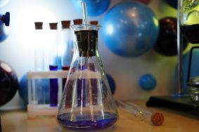 Все части необходимо было снять и переместить на специальный стенд, где проводили проверку. Фото: Анна Быкова, «Вечерняя Москва»